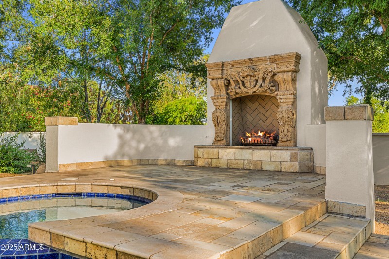 64outdoor fireplace lounge