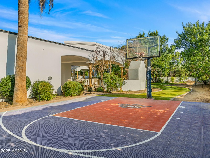 75private sports court