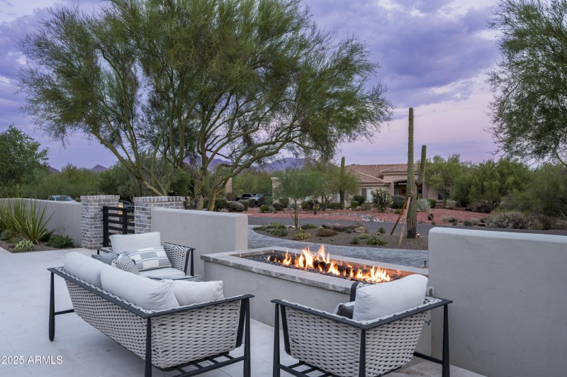 Front courtyard sitting area