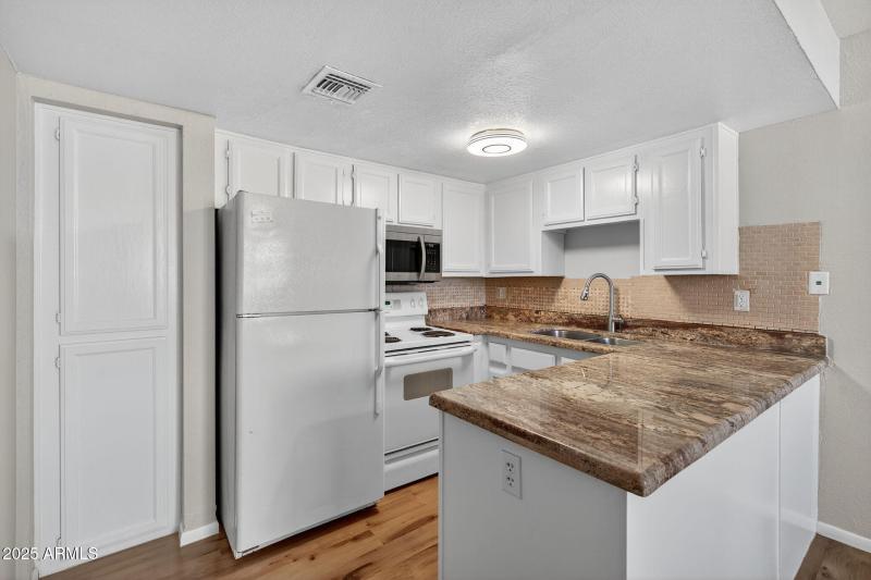 POLISHED GRANITE & AMPLE CABINETRY