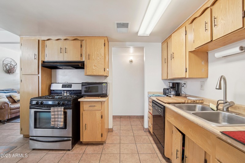 11-print-N 8th St-S0908-011