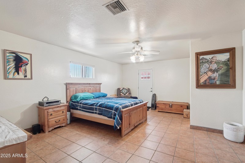 12-print-N 8th St-S0908-012