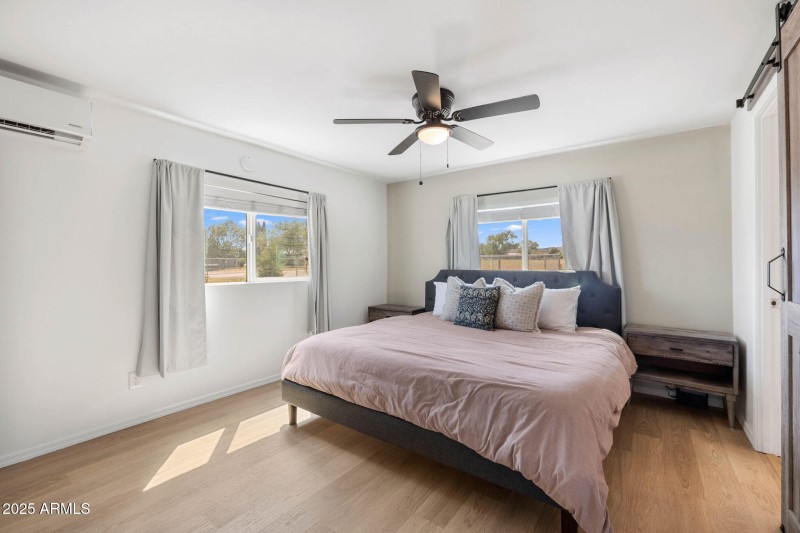 23-Primary Bedroom (1)