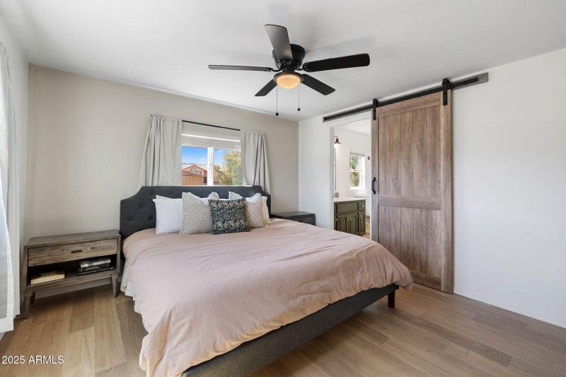 24-Primary Bedroom (2)