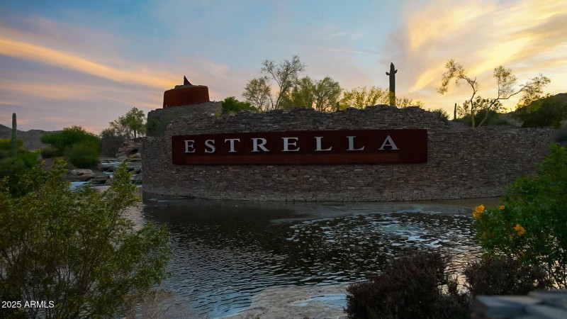 64-web-or-mls-17607-w-eagle-dr