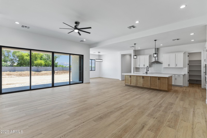 3933 E Freeman Ln-11