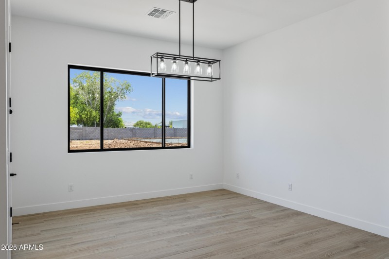 3933 E Freeman Ln-12