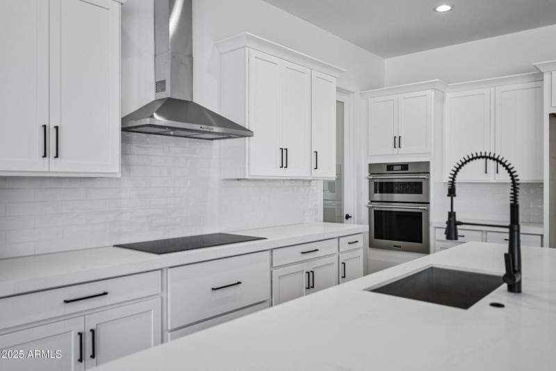 3933 E Freeman Ln-17