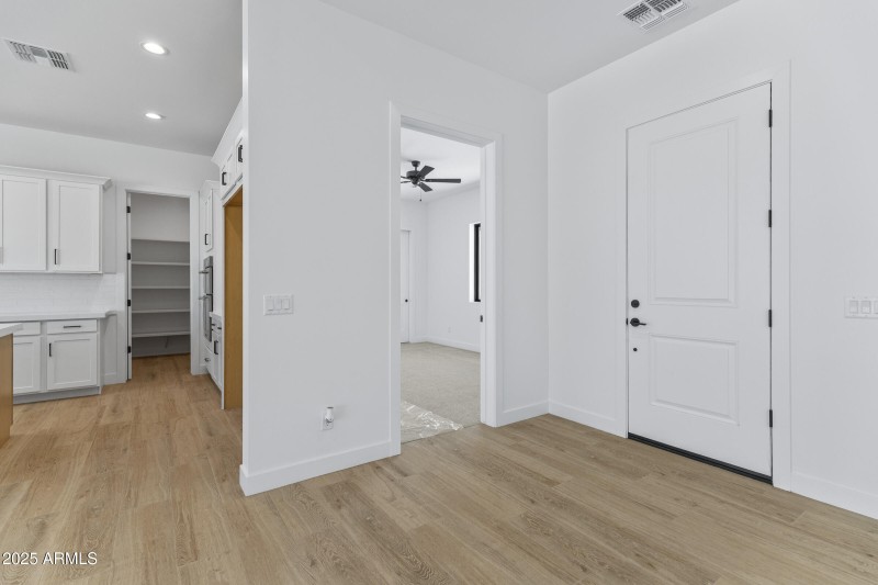 3933 E Freeman Ln-24