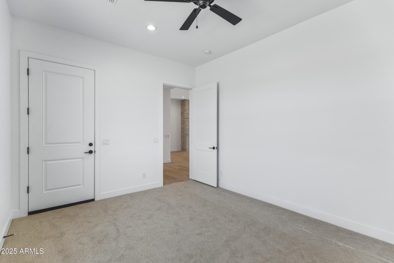 3933 E Freeman Ln-26