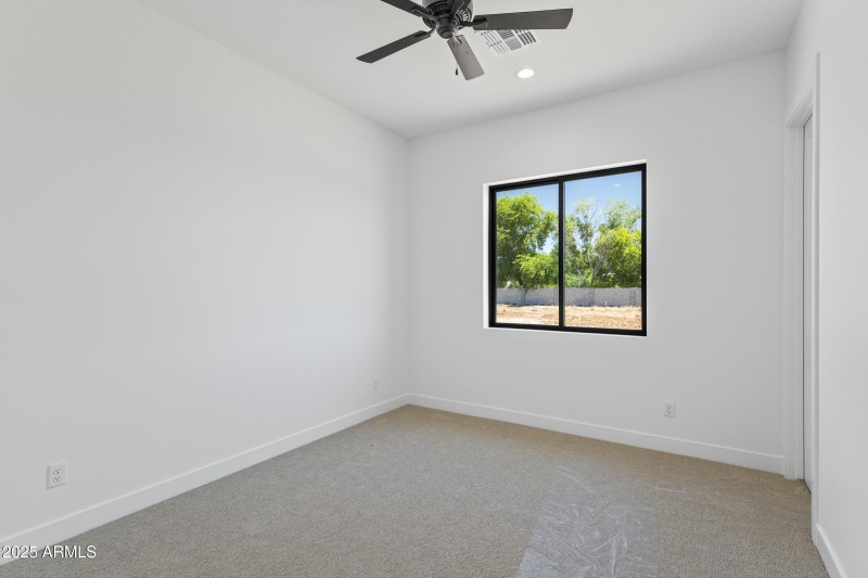 3933 E Freeman Ln-30