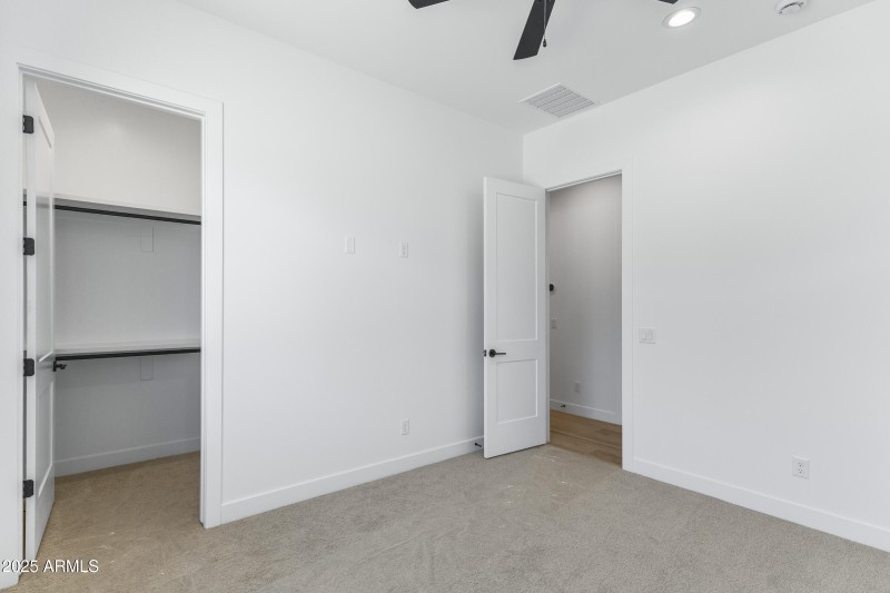 3933 E Freeman Ln-31