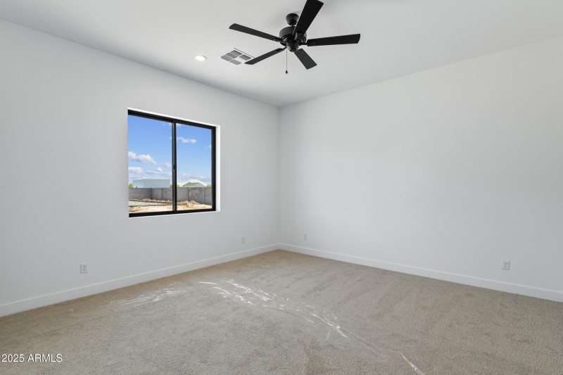 3933 E Freeman Ln-32