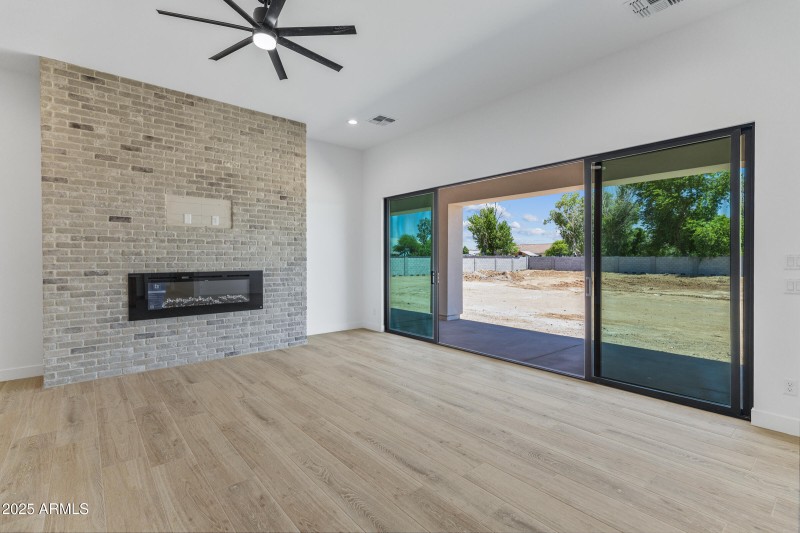 3933 E Freeman Ln-35