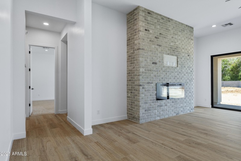 3933 E Freeman Ln-36