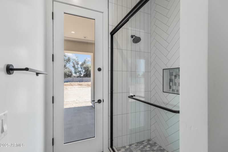 3933 E Freeman Ln-38