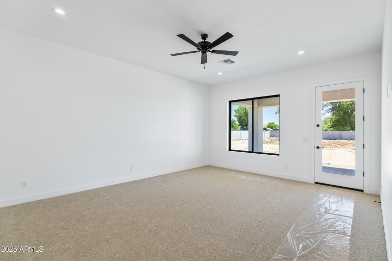 3933 E Freeman Ln-39