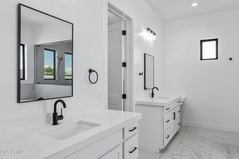 3933 E Freeman Ln-42