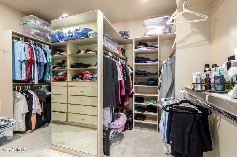 HUGE WALKING CLOSET