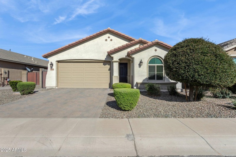 1-web-or-mls-19081-n-jameson-dr