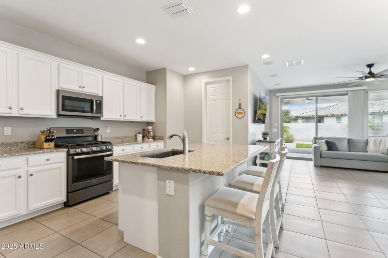 10-web-or-mls-19081-n-jameson-dr