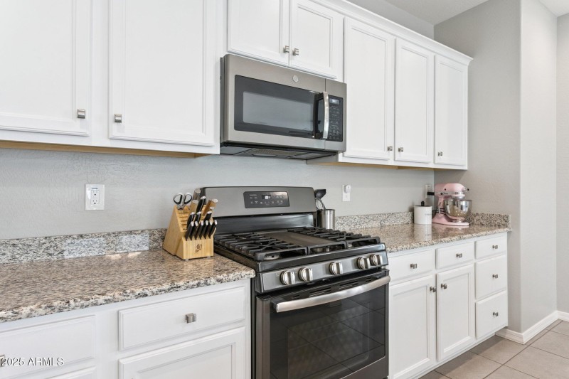 14-web-or-mls-19081-n-jameson-dr