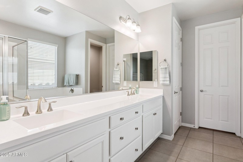 17-web-or-mls-19081-n-jameson-dr