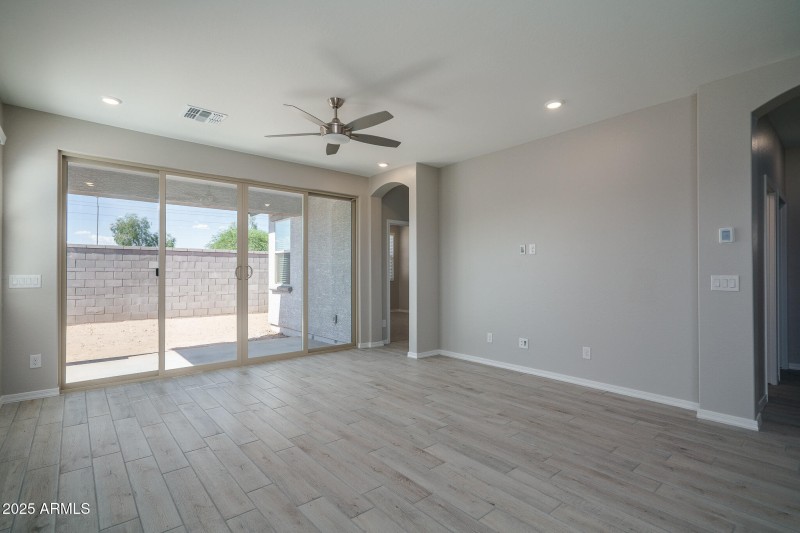 6) GREAT ROOM_tv wall