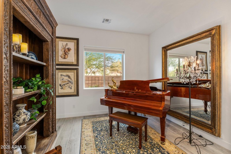 Flex room with closet