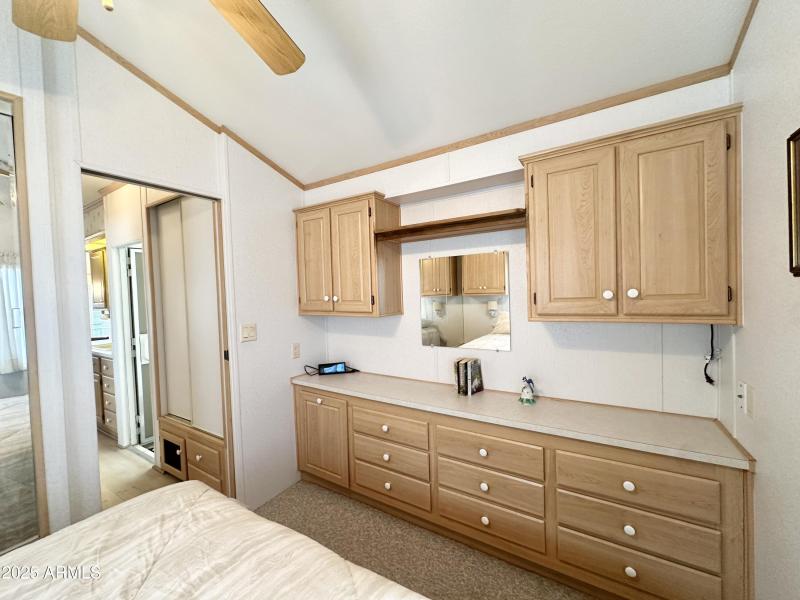 SO MUCH DRAWER/CABINET SPACE