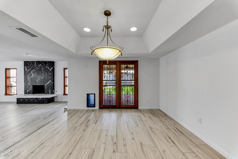 2237 E Captain Dreyfus-26