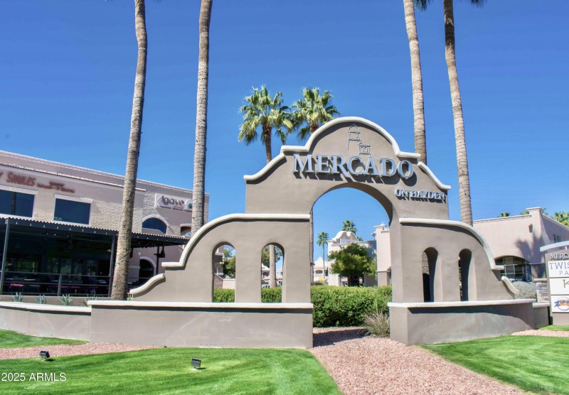 Shops & Dining right outside your door!