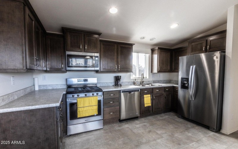 Kitchen w/ included appliances