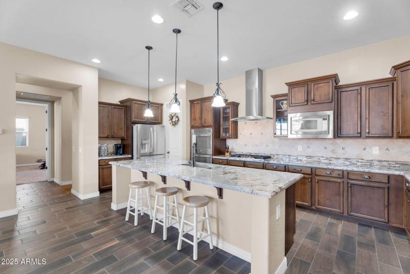 10-web-or-mls-1150 E Via Sicilia-7