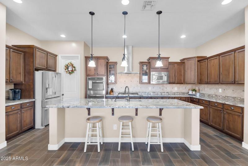 11-web-or-mls-1150 E Via Sicilia-9