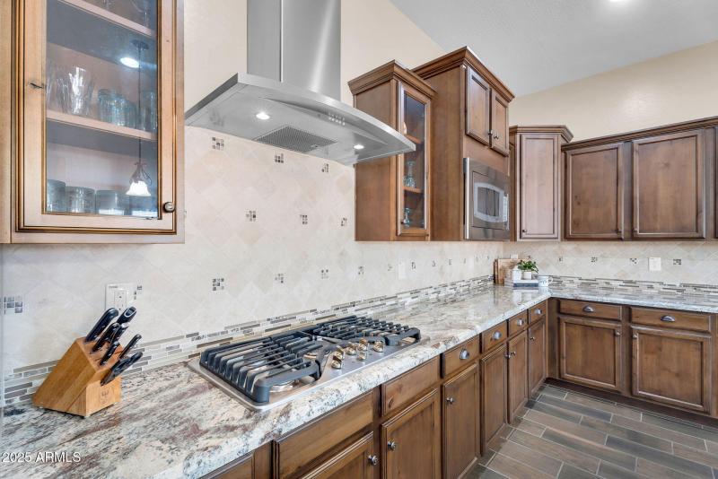 14-web-or-mls-1150 E Via Sicilia-12