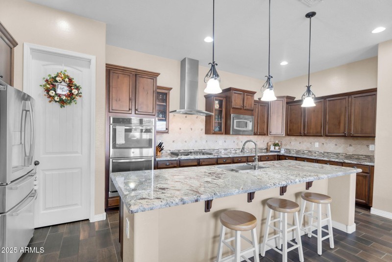 15-web-or-mls-1150 E Via Sicilia-8