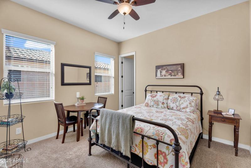 35-web-or-mls-1150 E Via Sicilia-35