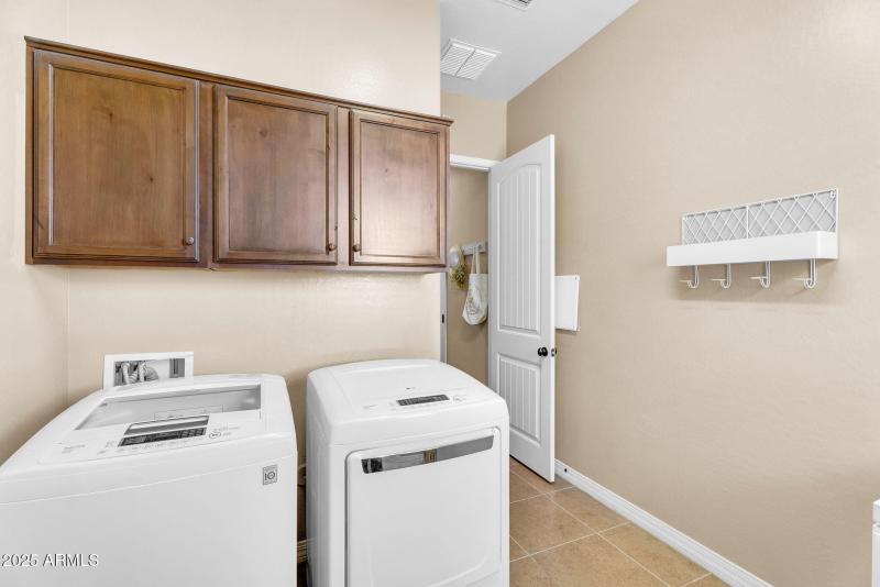 42-web-or-mls-1150 E Via Sicilia-39