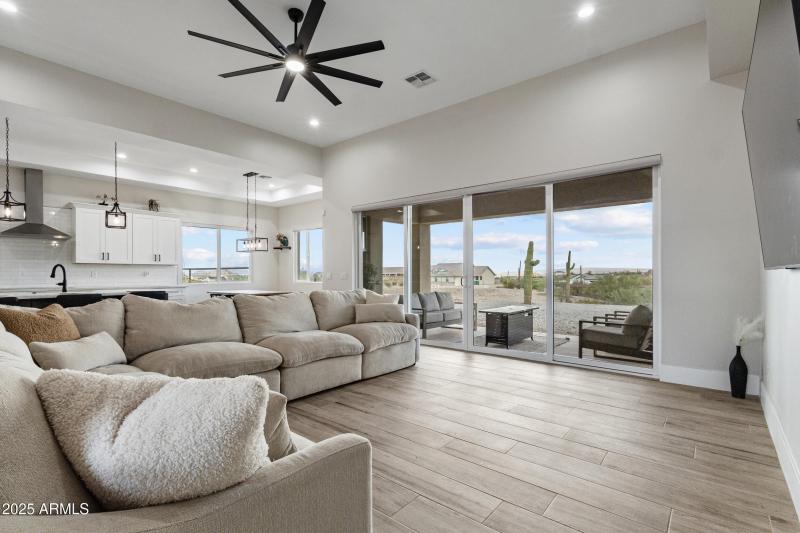 Sliding Glass Door w/ Automatic Shade