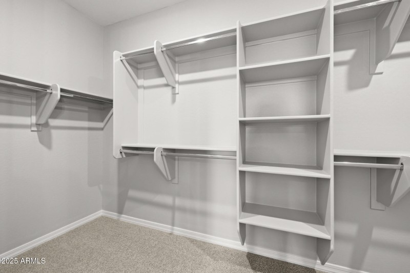 30)PRIMARY CLOSET