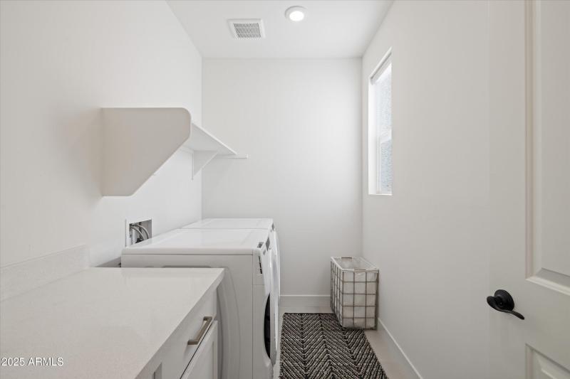 09-2121 W Sonoran Desert Dr apt 8, Phoen