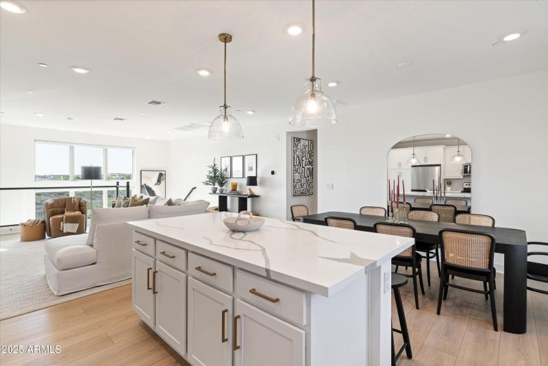 20-2121 W Sonoran Desert Dr apt 8, Phoen