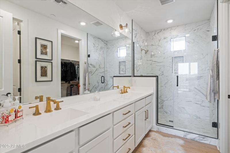 23-2121 W Sonoran Desert Dr apt 8, Phoen