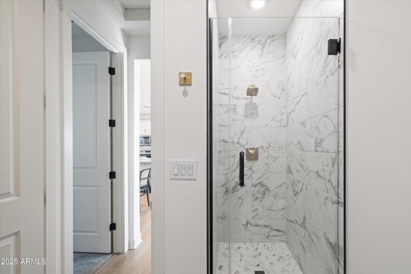 27-2121 W Sonoran Desert Dr apt 8, Phoen