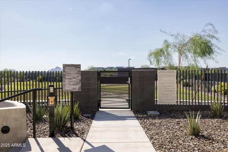 32-2121 W Sonoran Desert Dr apt 8, Phoen