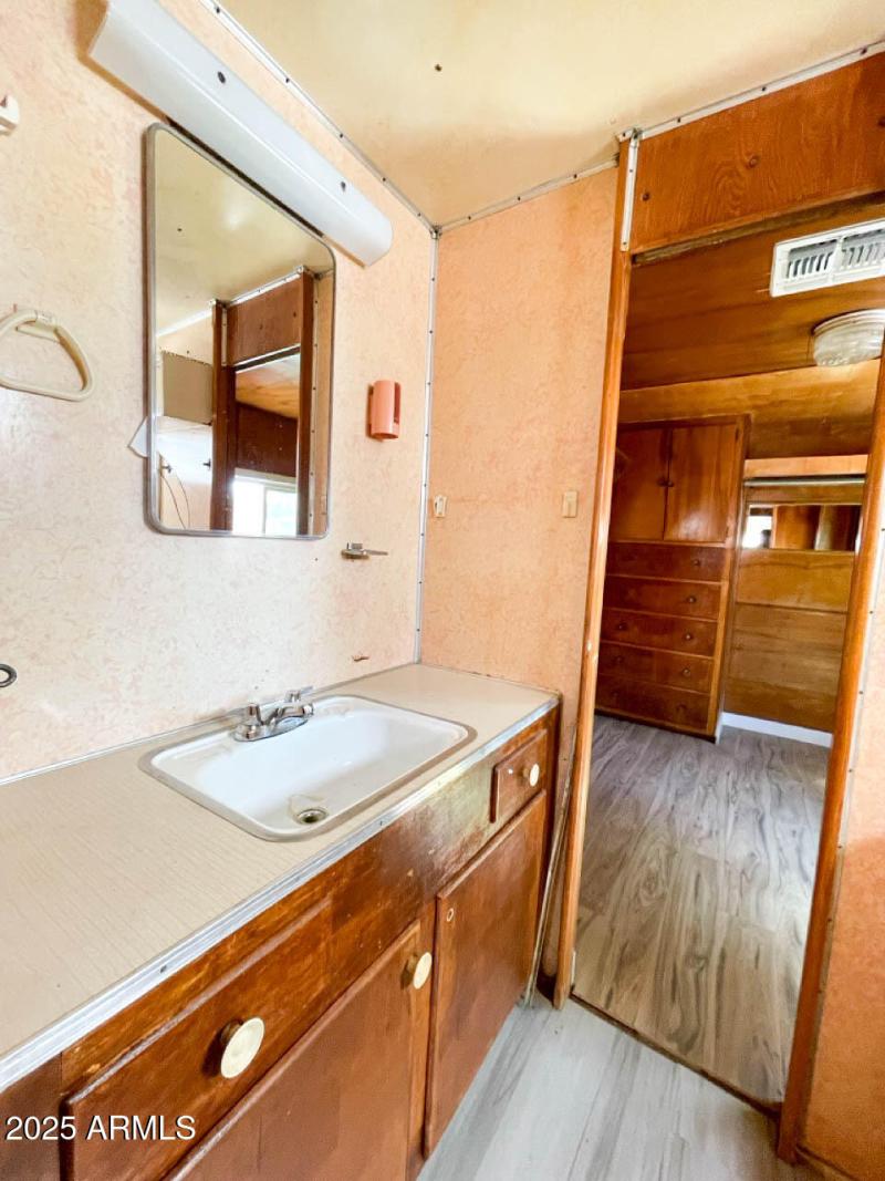 19 MH Bathroom