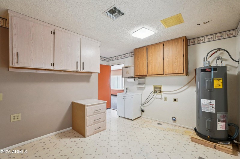 38-web-or-mls-W Crystal Lake Dr-S2909-03