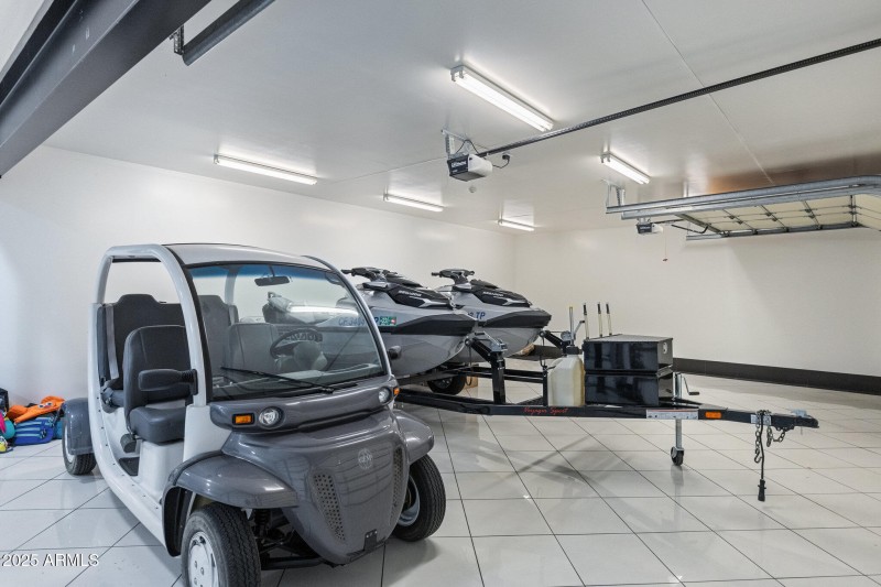 GARAGE - JET SKIS AND CART