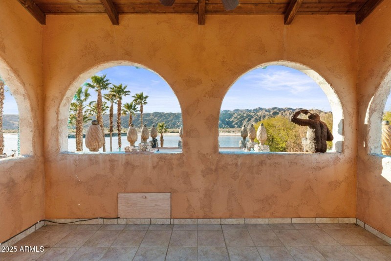 GUEST HOUSE - BALCONY (1)